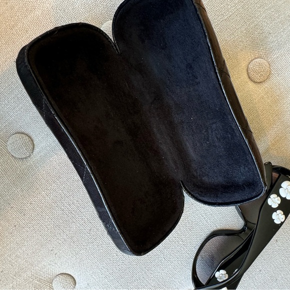 Chanel Camellia Sunglasses Black with White Flowers + Quilted Chanel Case - Picture 10 of 12